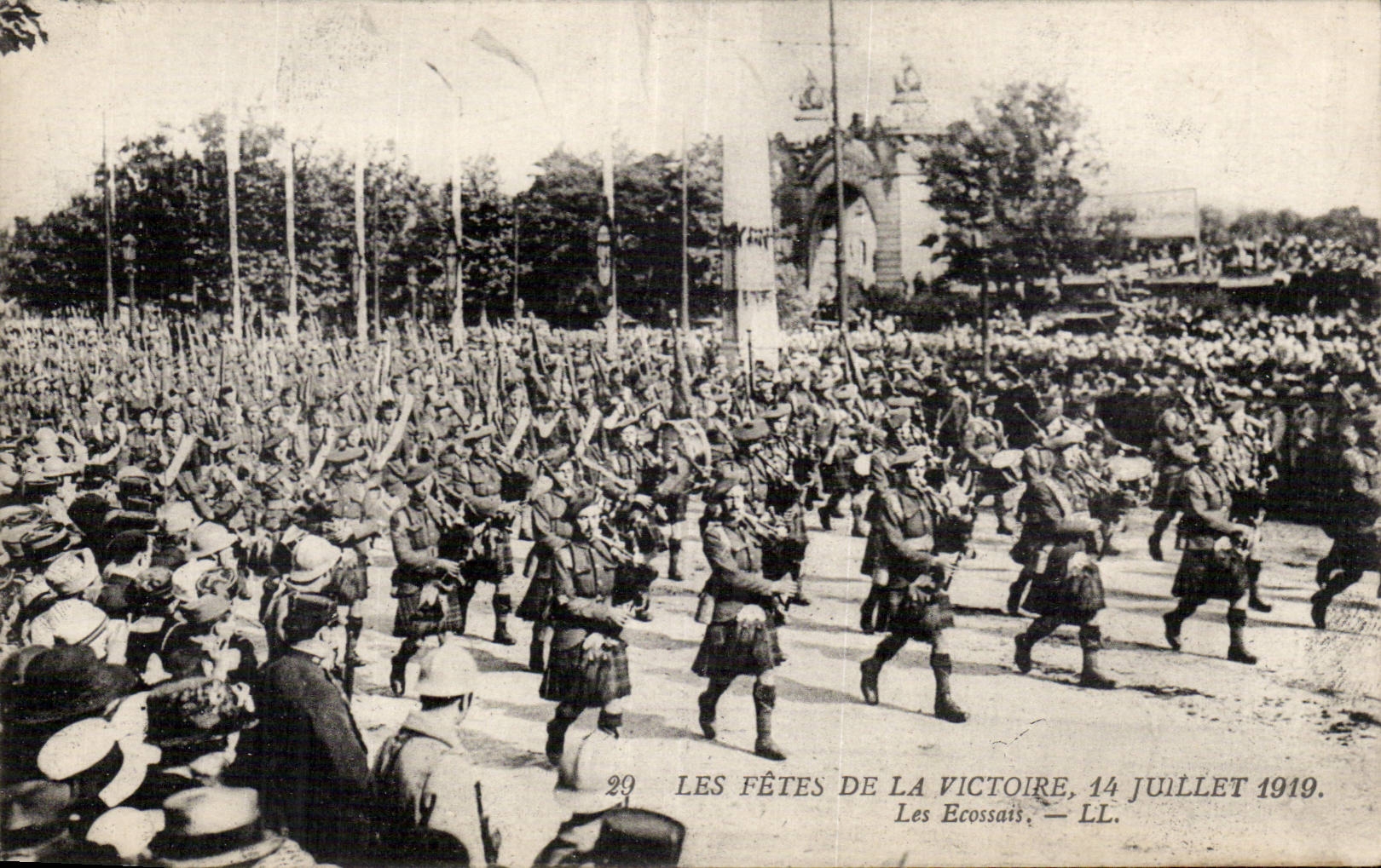CPA Militaria Paris Festivals of the Victoire July 14th 1919 the Scot