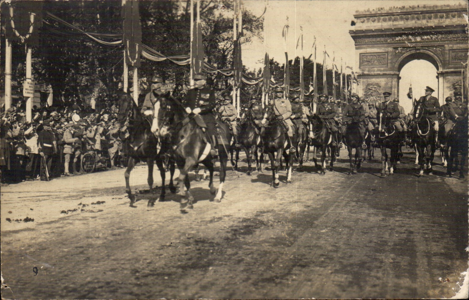 CPA Militaria Paris Festivals of the Victoire July 14th 1919 Arc de Triomphe