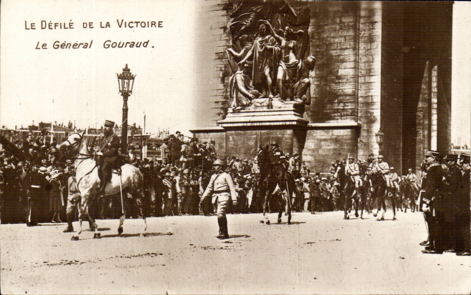 CPA Militaria Paris Festivals of the Victoire July 14th 1919 general Gouraud Arc de Triomphe