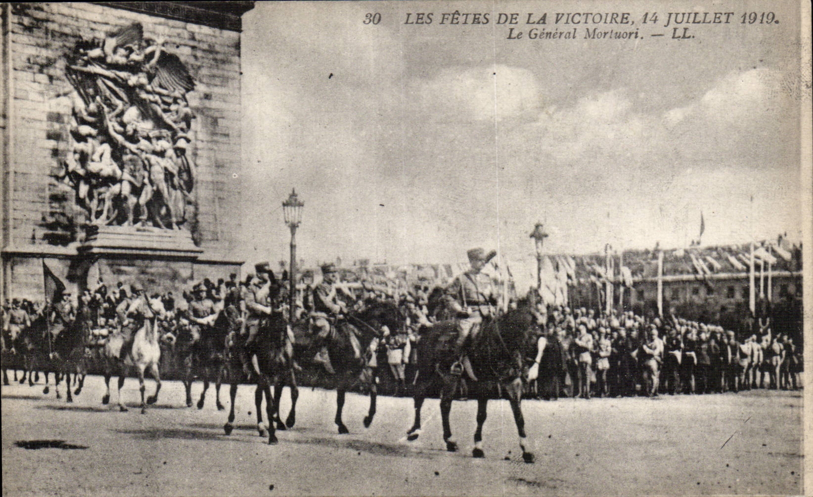 CPA Militaria Paris Festivals of the Victoire July 14th 1919 general Mortuori Arc de Triomphe