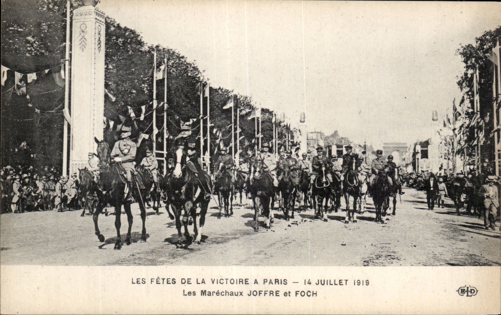 CPA Militaria Paris Festivals of the Victoire July 14th 1919 the Marshals Joffre and Foch Arc de Triomphe