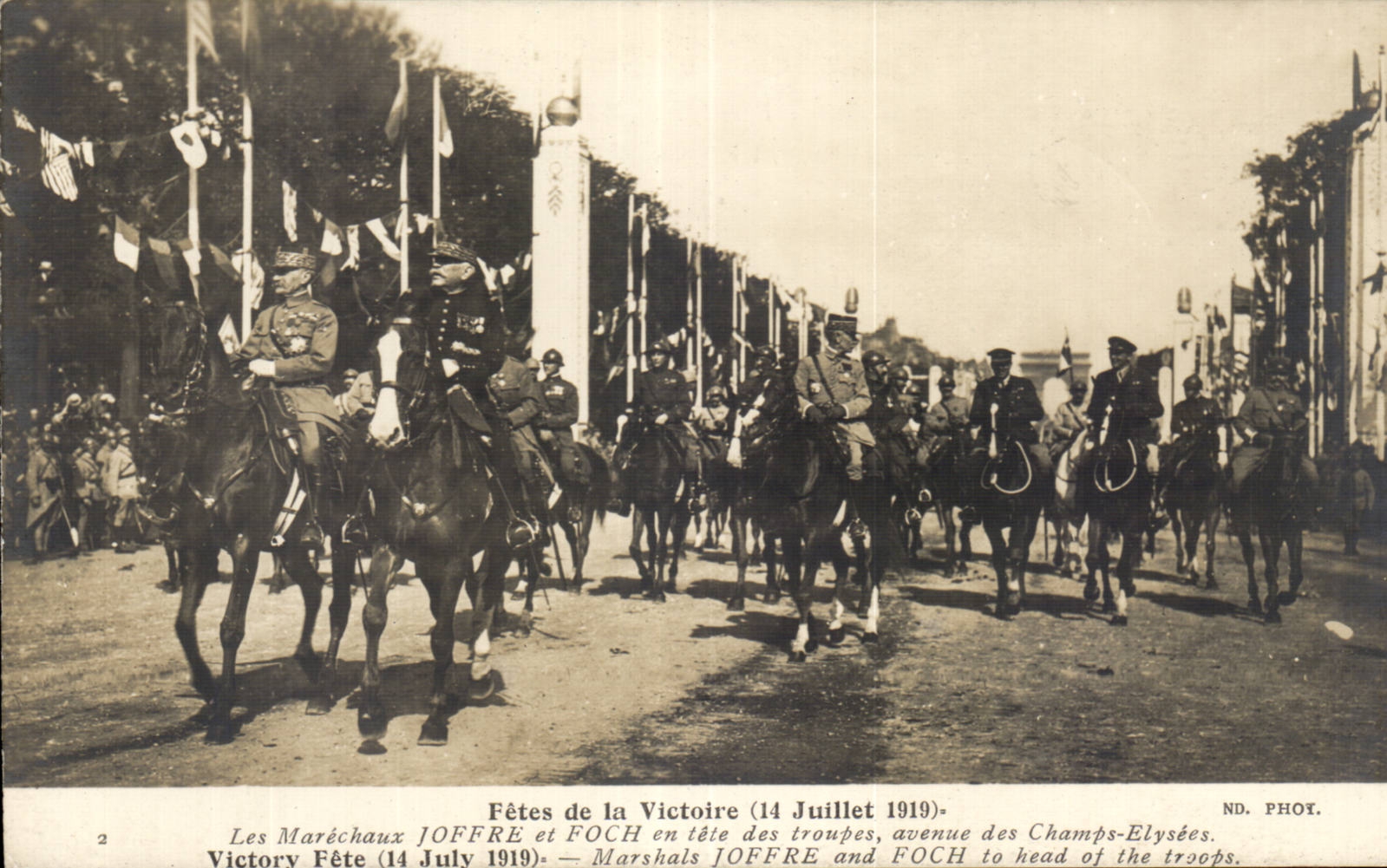 CPA Militaria Paris Festivals of the Victoire July 14th 1919 the procession the marshals Joffre and Foch Arc de Triomphe