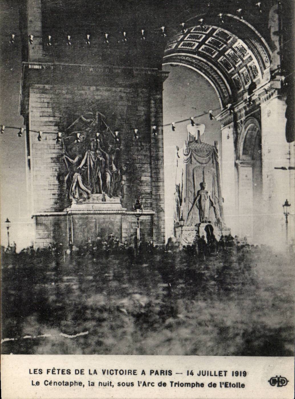 CPA Militaria Paris July 14th 1919 the Cenotaph the night under Arc de Triomphe