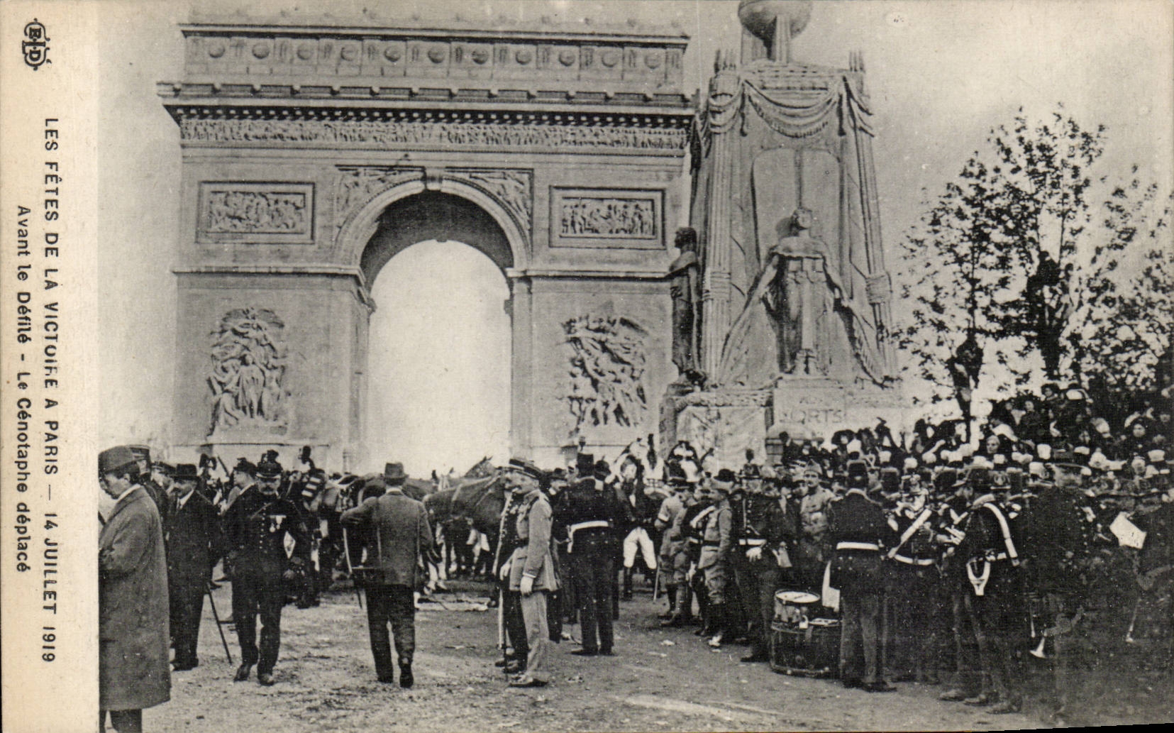 CPA Militaria Paris July 14th 1919 Before the procession the Cenotaph moves