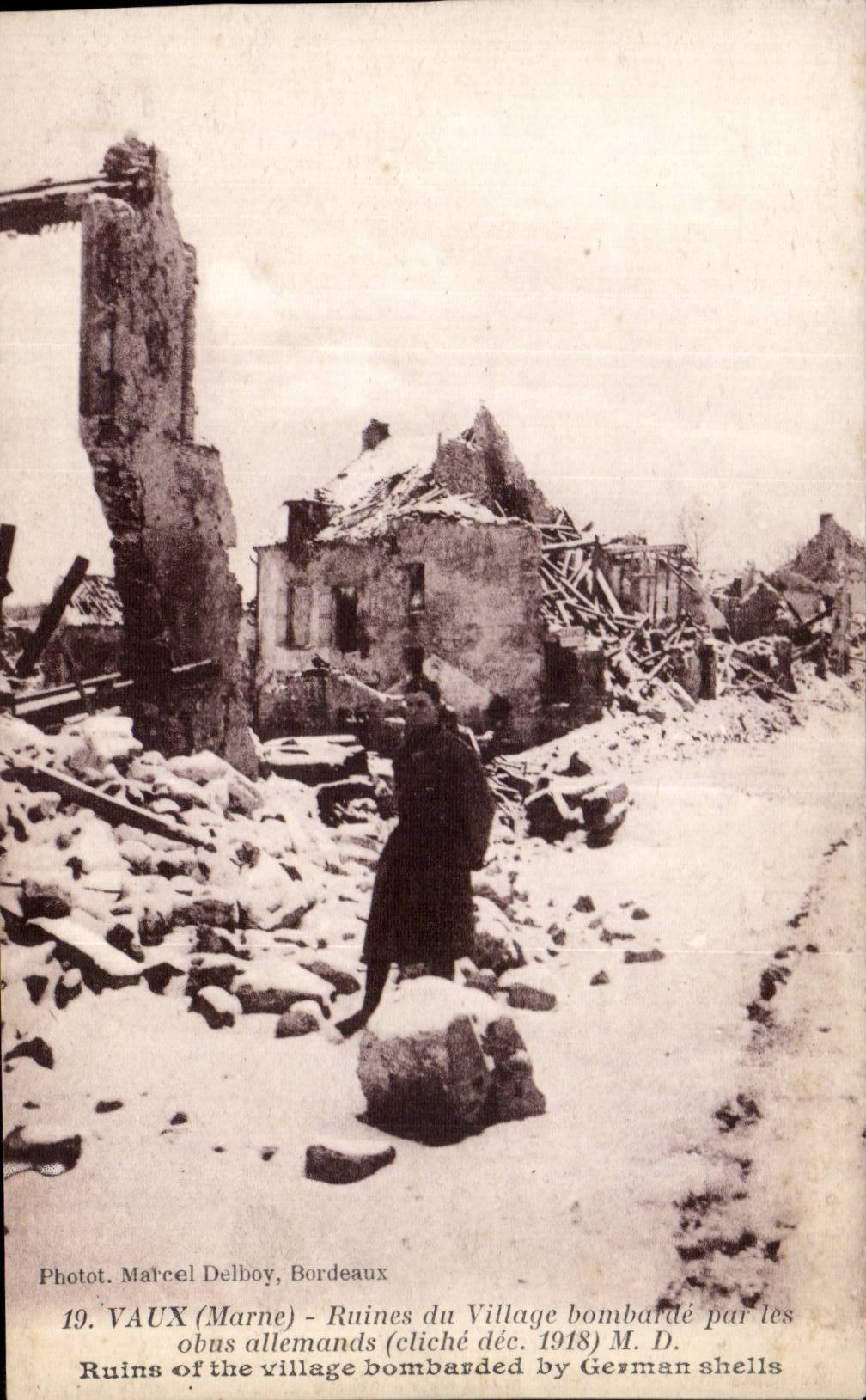 CPA Militaria Vaux Ruins of the village bombards by the German shells