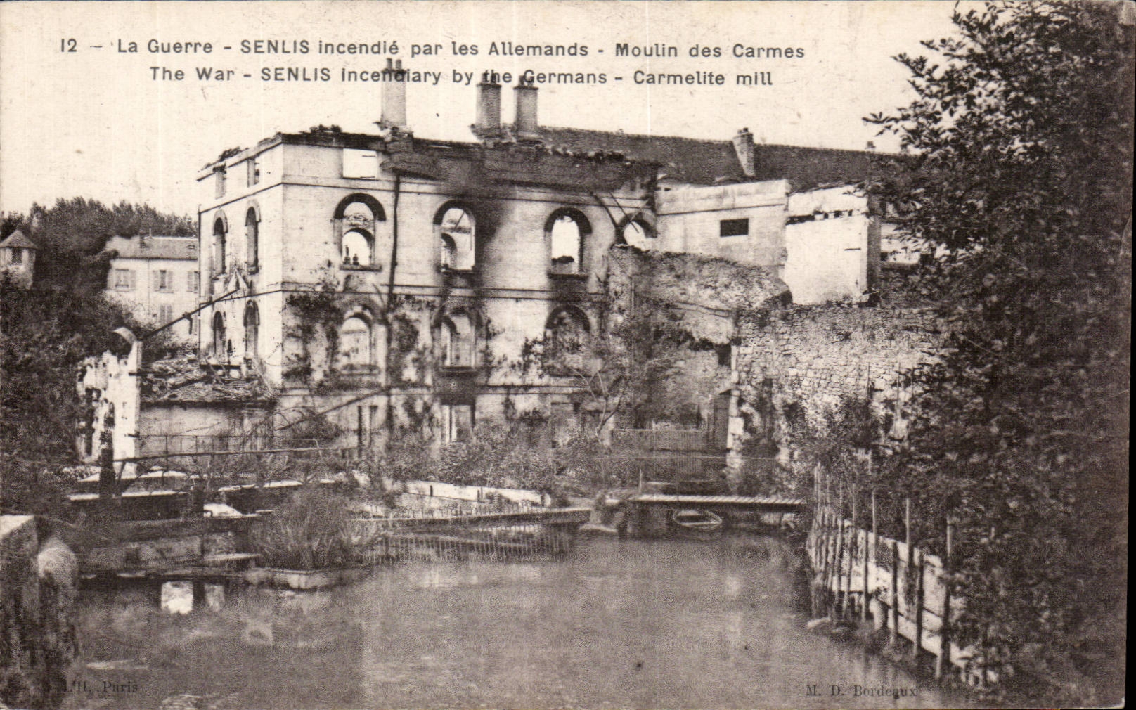 CPA Militaria the Senlis war sets fire to by German Moulin of the Carmelite friars