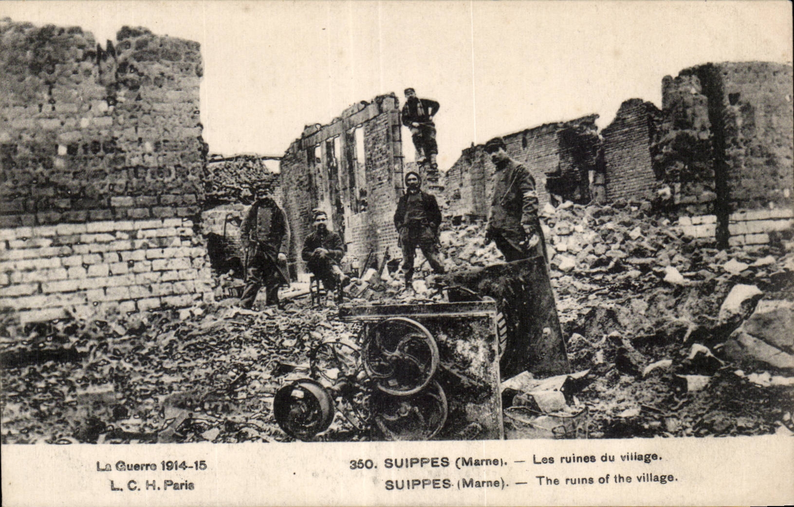 CPA Militaria Suippes ruins of the village