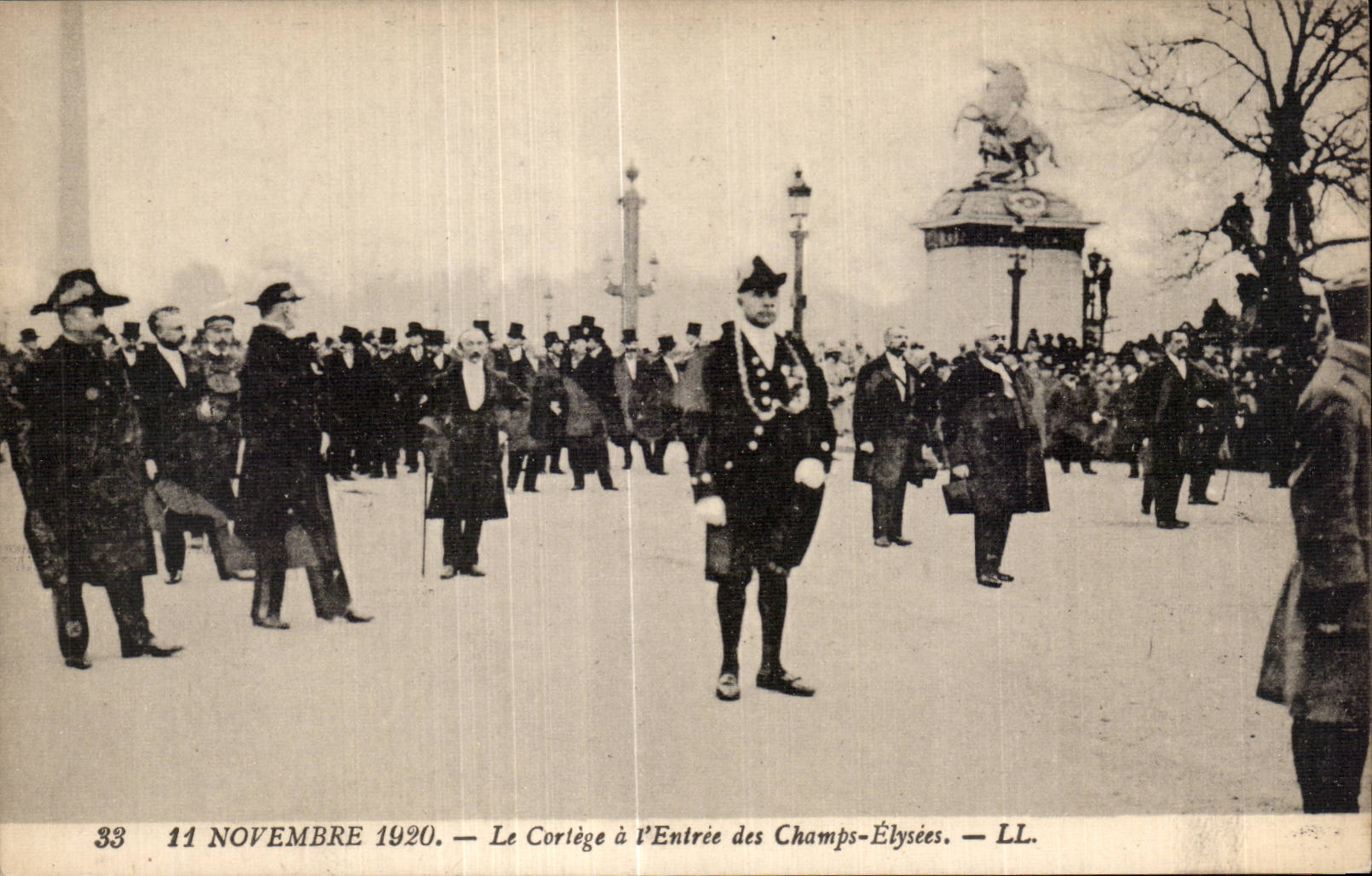 CPA Militaria Paris November 11th 1920 the procession has Entering Elysees Fields
