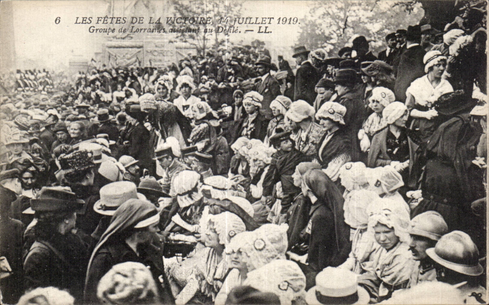 CPA Militaria Paris Fetes of the victory July 14th 1919 Groups the Lorraine ones attending the procession