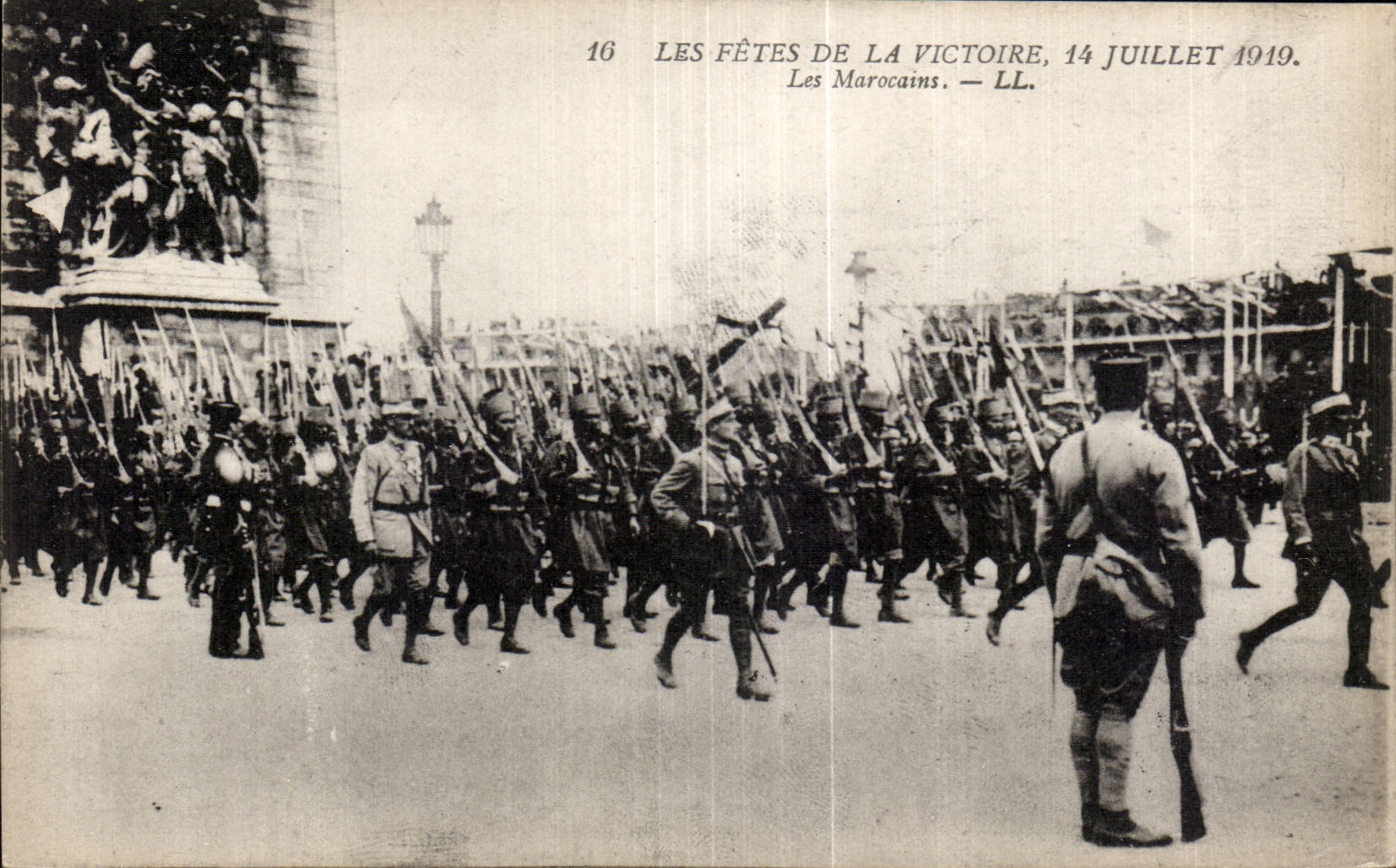 CPA Militaria Paris Festivals of the victory July 14th 1919 Morrocans