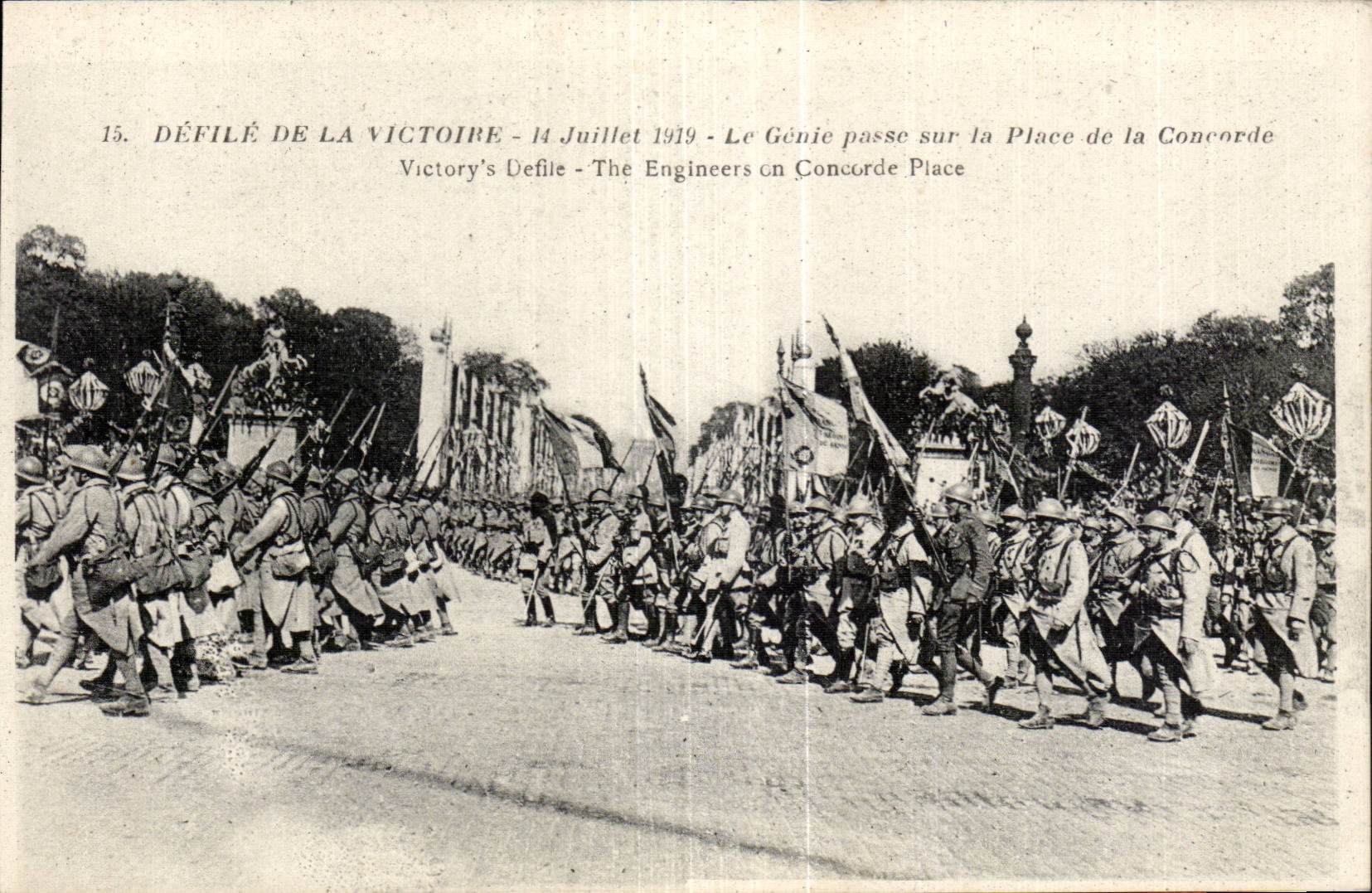 CPA Militaria Defile of the victory Paris July 14th 1919 the genius passes on the place of the Harmony