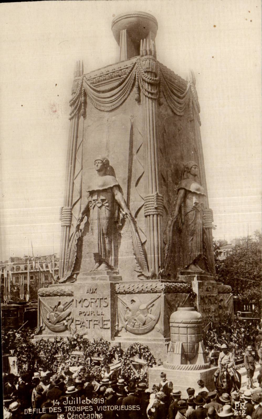 CPA Militaria July 14th 1919 Ravelled of the victorious troops the Cenotaph