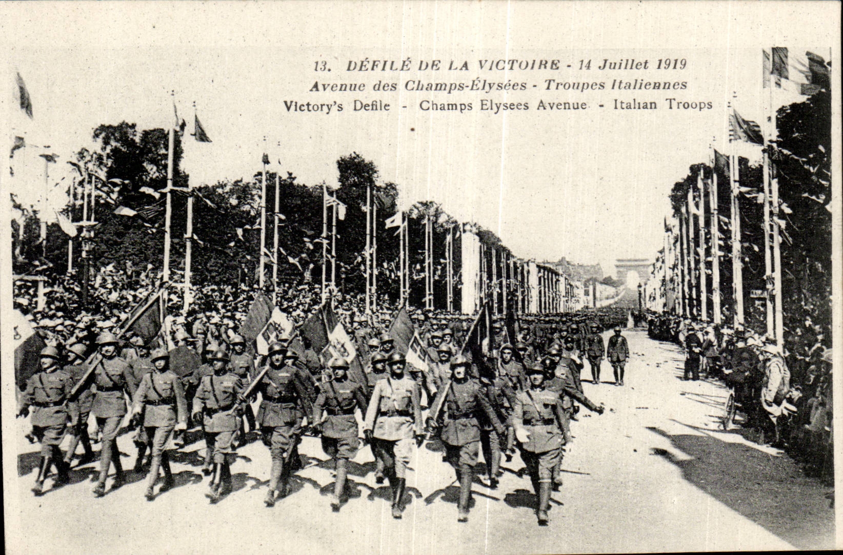 CPA Militaria July 14th 1919 Which occurred of the Champs Elysees Italian Troops