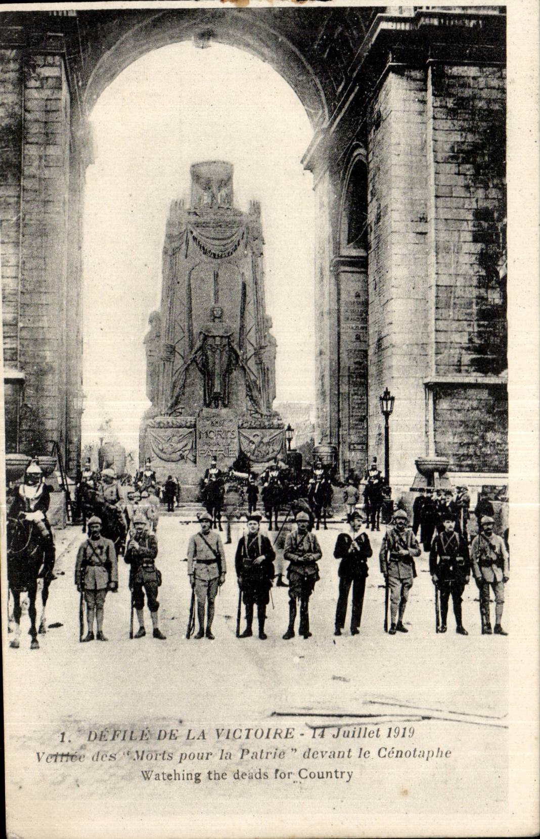 CPA Militaria July 14th 1919 Arc de Triomphe has Veillee of died for the fatherland in front of the Cenotaph