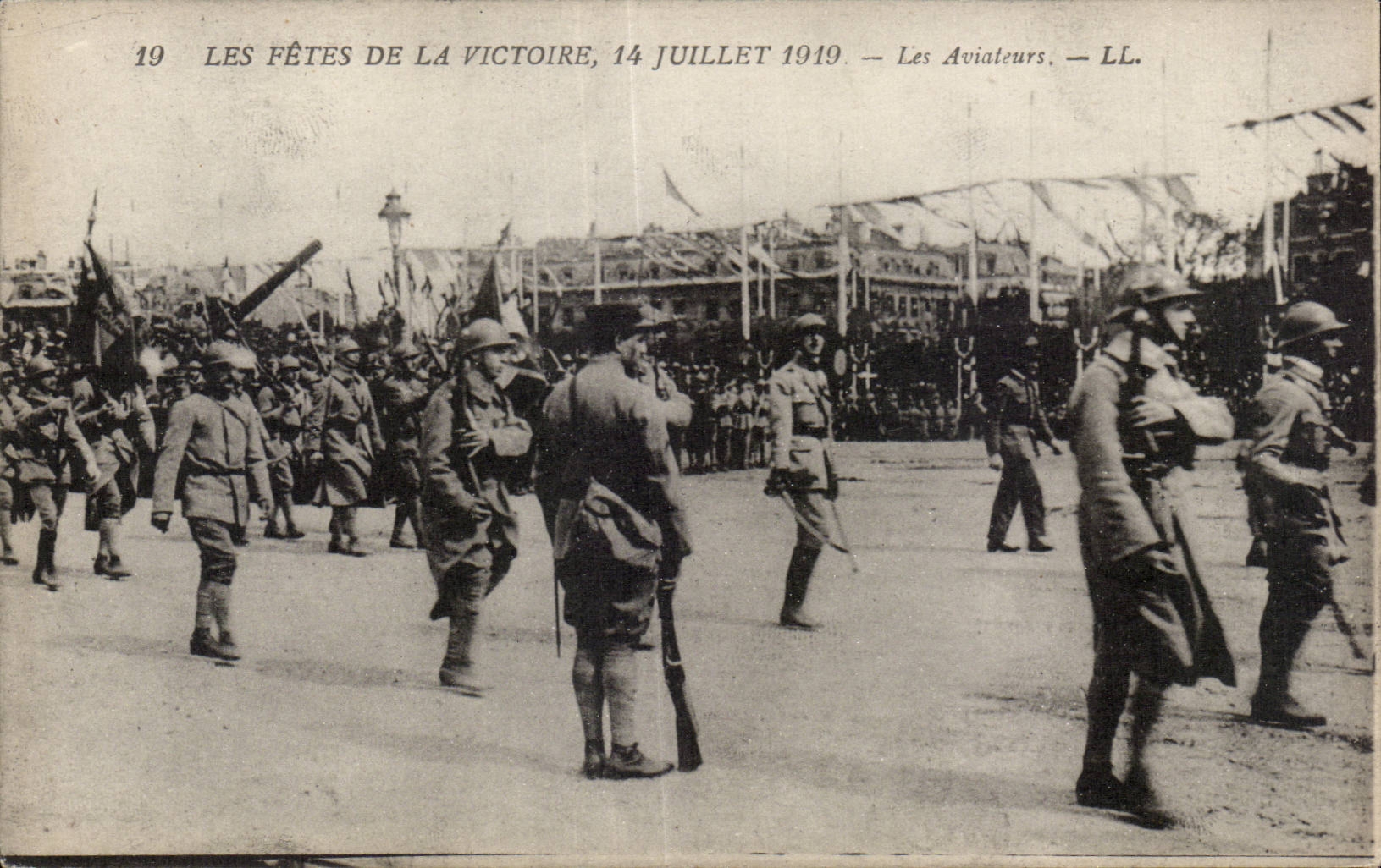 CPA Militaria Paris festivals of the victory July 14th 1919 aviators