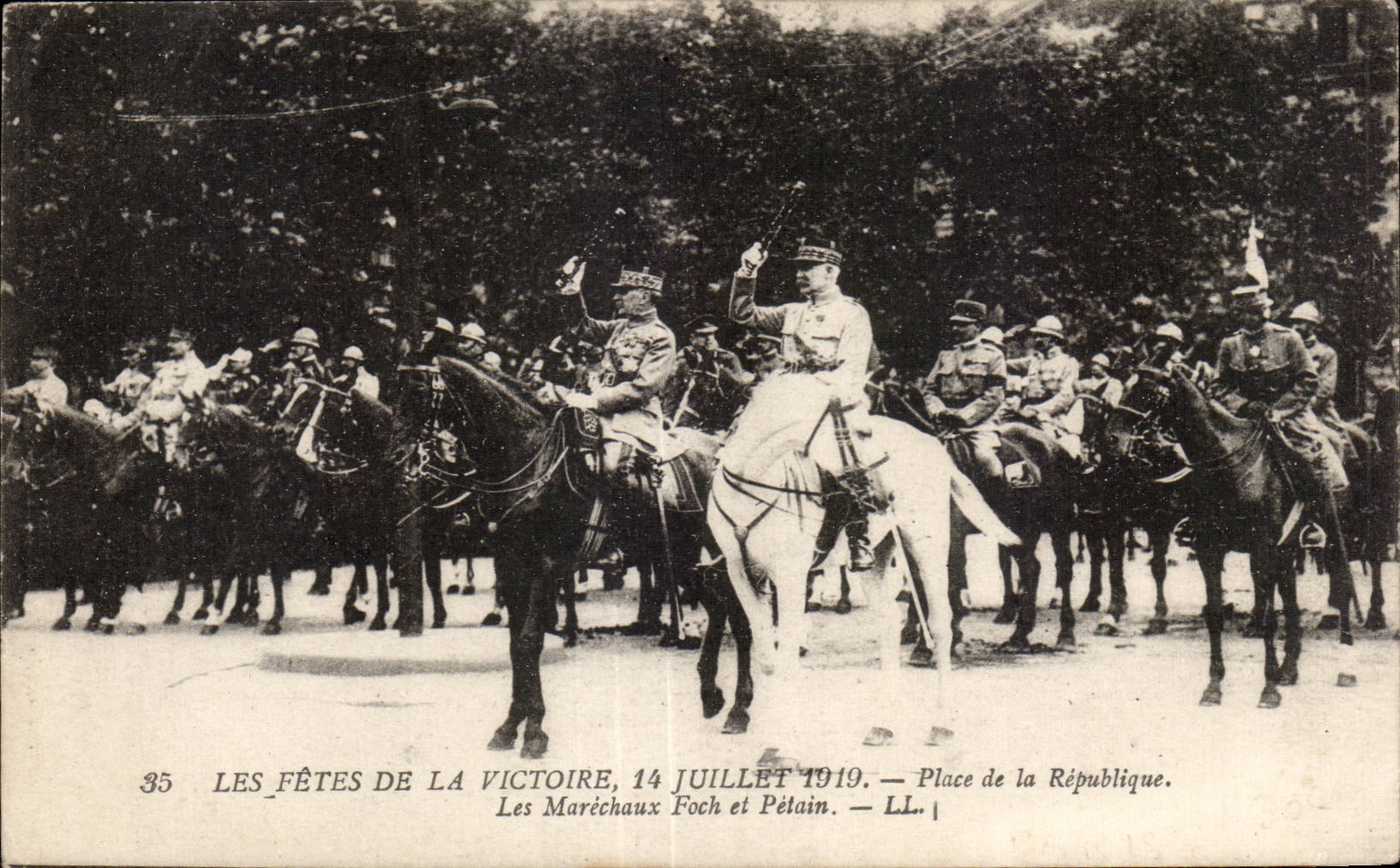 CPA Militaria Paris July 14th 1919 Places Republic the Marshals Foch and Petain