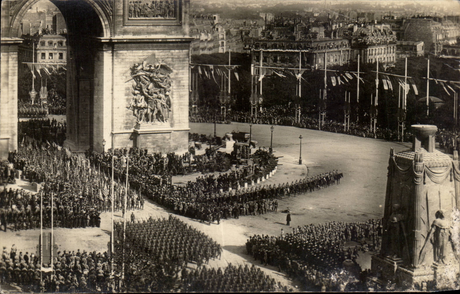 CPA Militaria Festivals of the Victoire Paris July 14th 1919 Arc de Triomphe