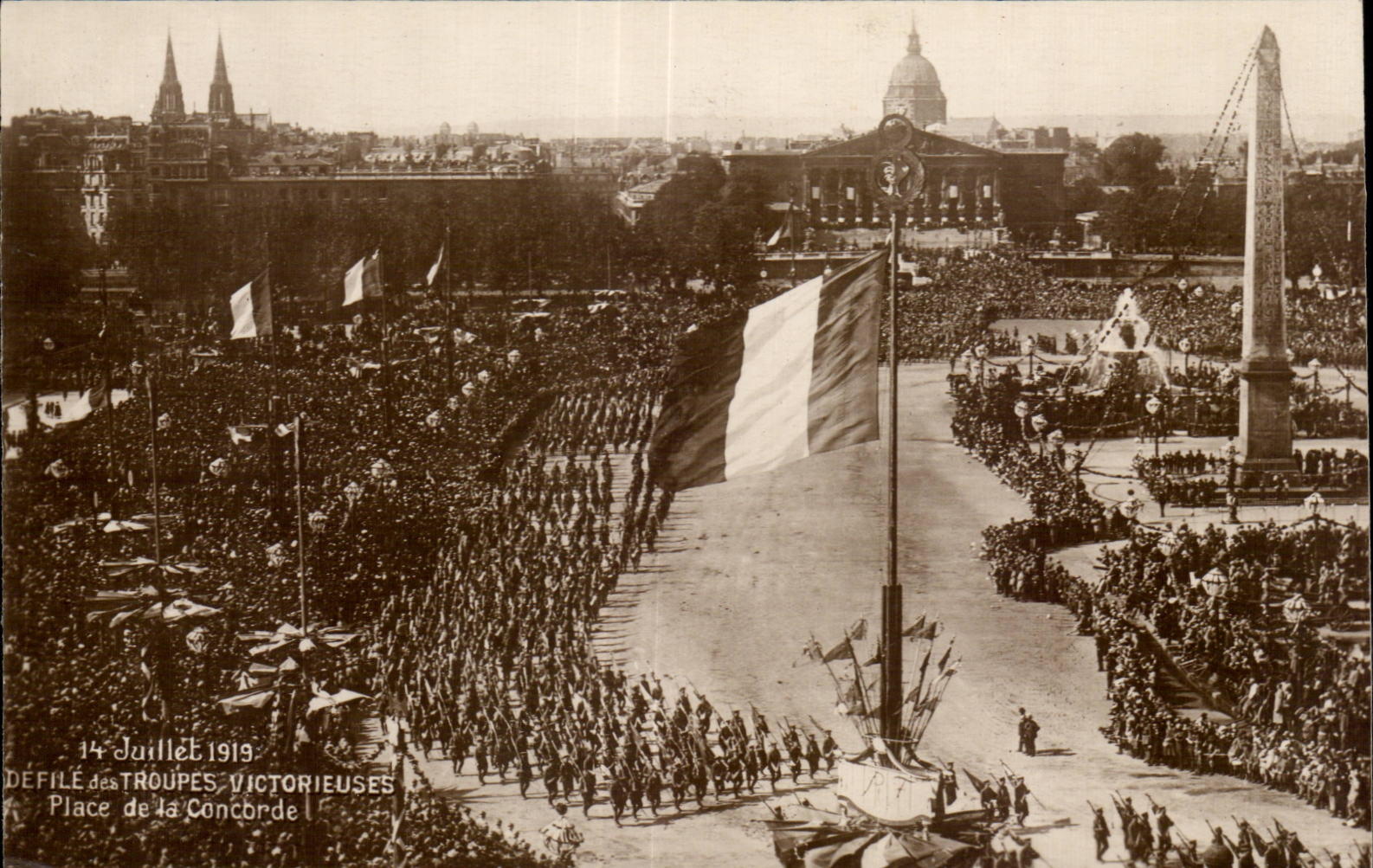 CPA Militaria the festivals of the victory July 14th 1919 Places Harmony