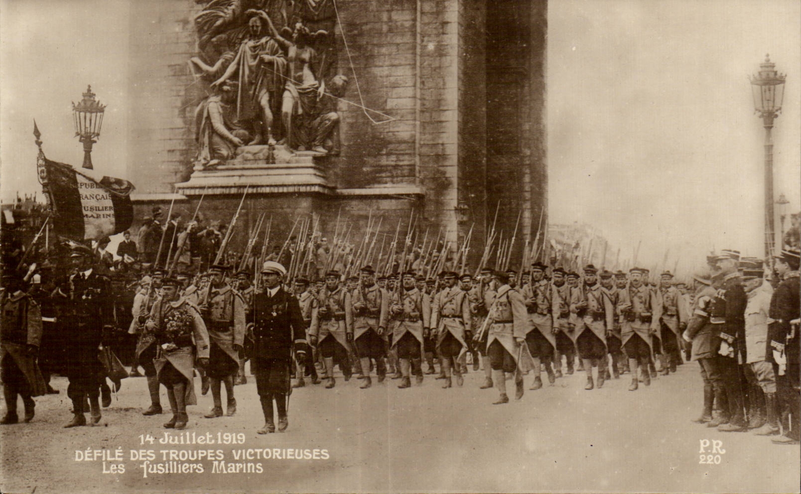 CPA Militaria festivals of the victory July 14th 1919 marine fusiliers