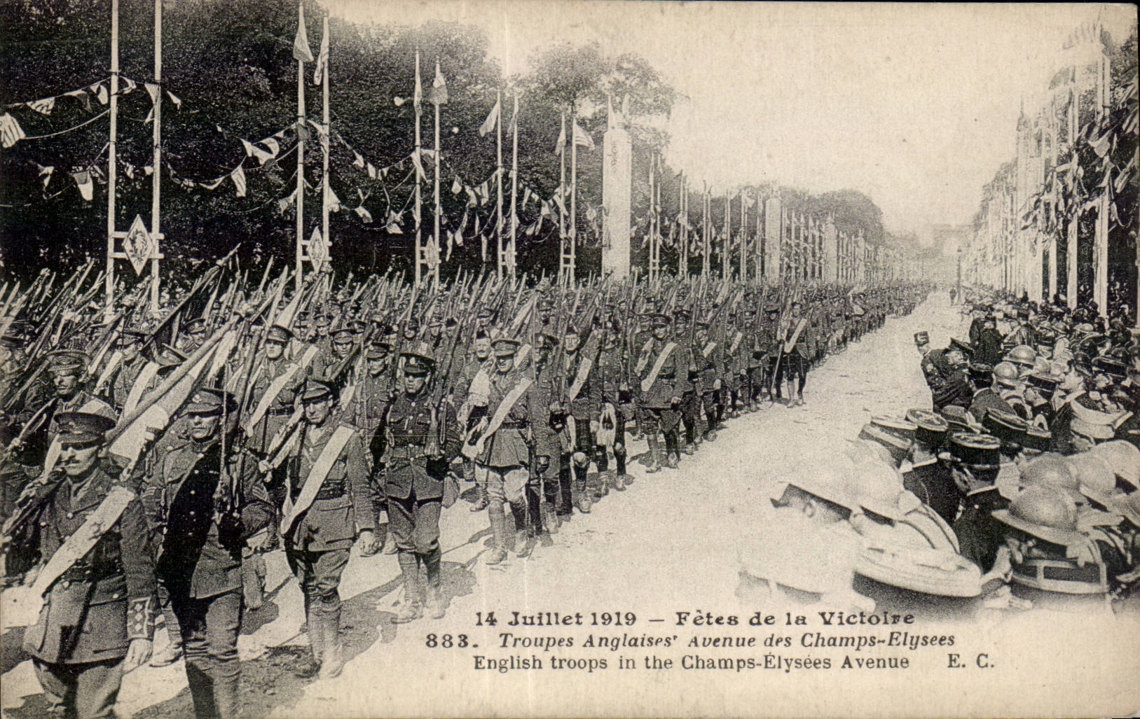 CPA Militaria festivals of the victory July 14th 1919 English Troops Which occurred of the Champs Elysees