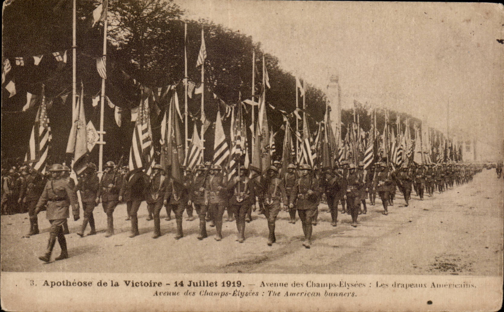 CPA Militaria festivals of the victory July 14th 1919 American Flags Which occurred of the Champs Elysees