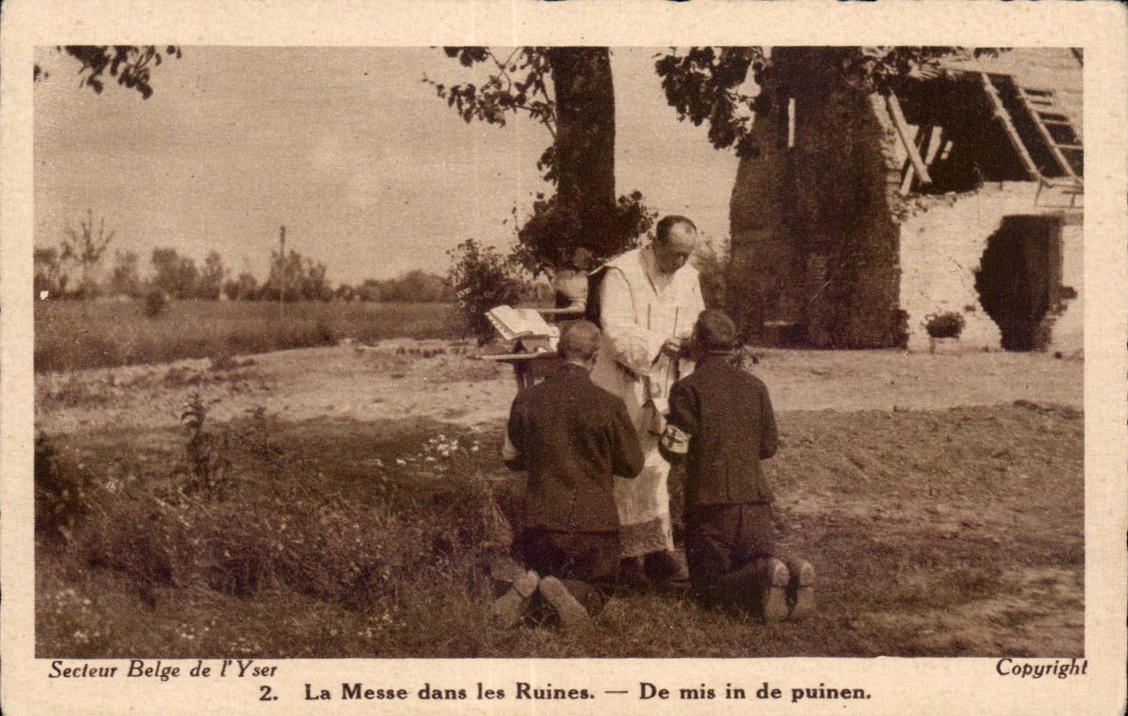 CPA Militaria the Belgian Great War 1914 Sector Ypres the mass in the ruins