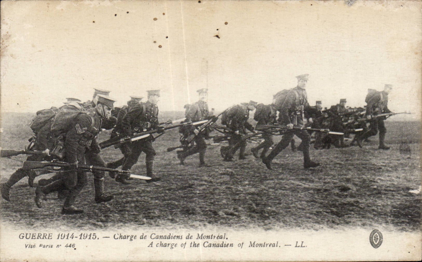 CPA Militaria Guerre de 1914 Charge de Canadiens de Montreal