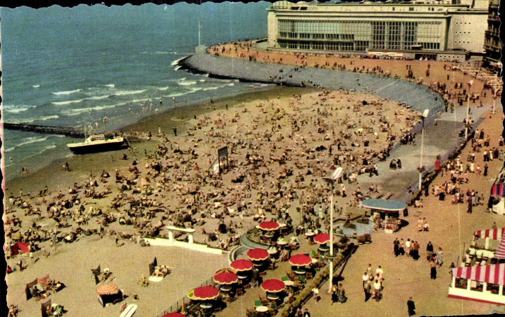 CPA Belgium Ostend the beach and Kursaal