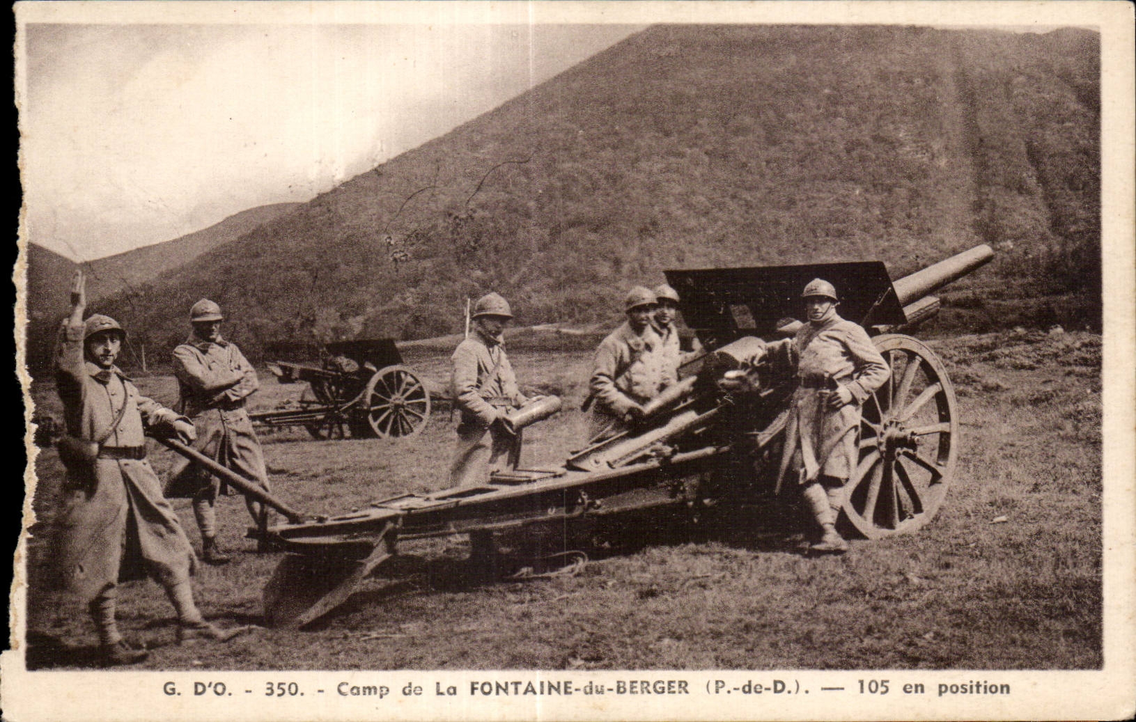 CPA Militaria Camp de la Fontaine du Berger 105 en position