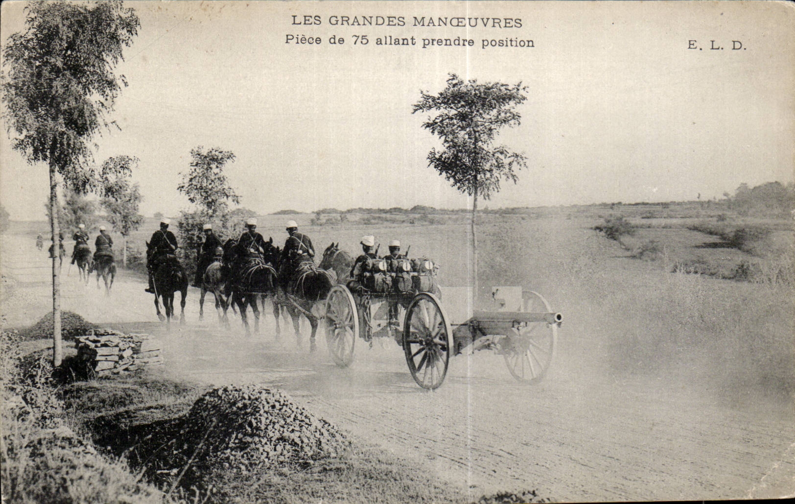CPA Militaria Les grandes manoeuvres Piece de 75 allant prendre position 