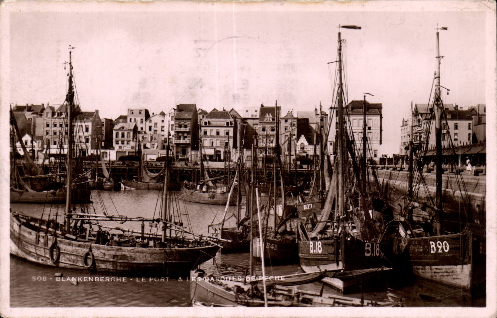 CPA Belgique Blankenberghe Le port et les barques de peche Bateaux