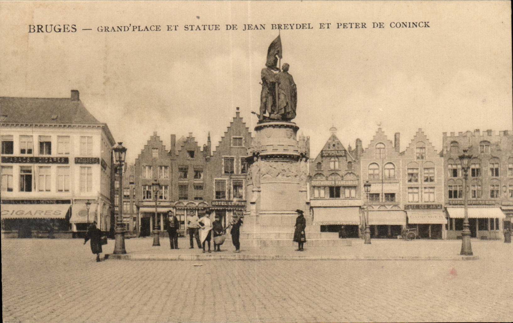 CPA Belgium Bruges Grand places and Statue of Jean Breydel and Peter de Coninck