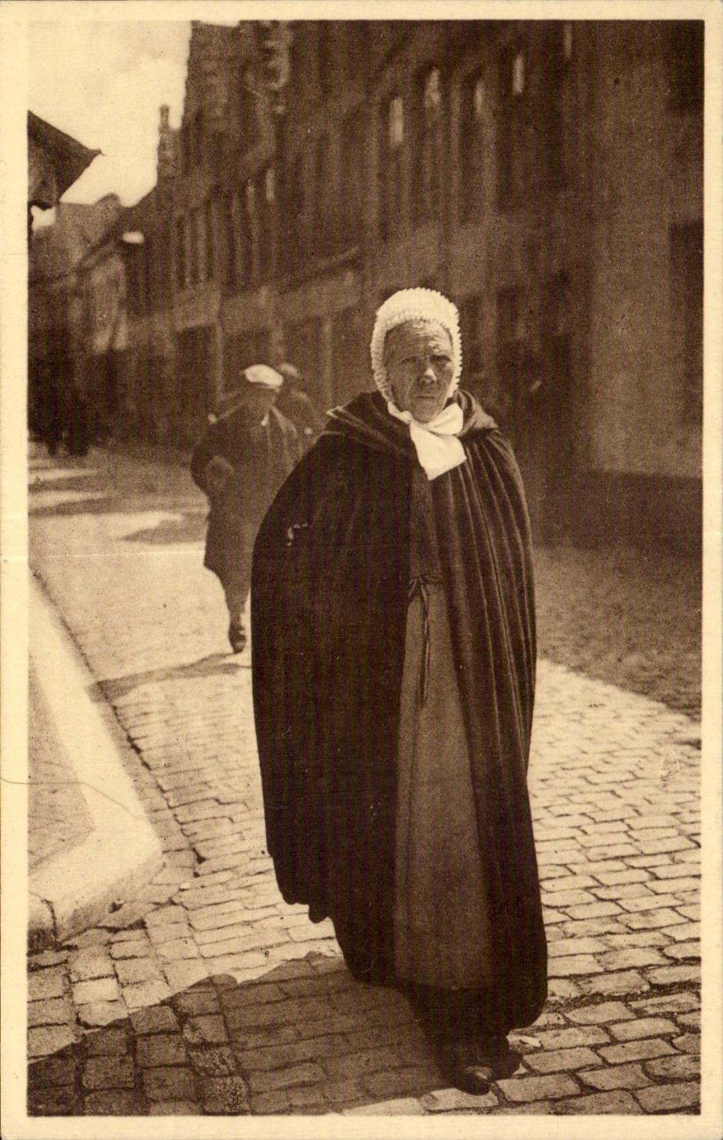 CPA Brugeoise Brugsche vrouw Folklore Costume Caps