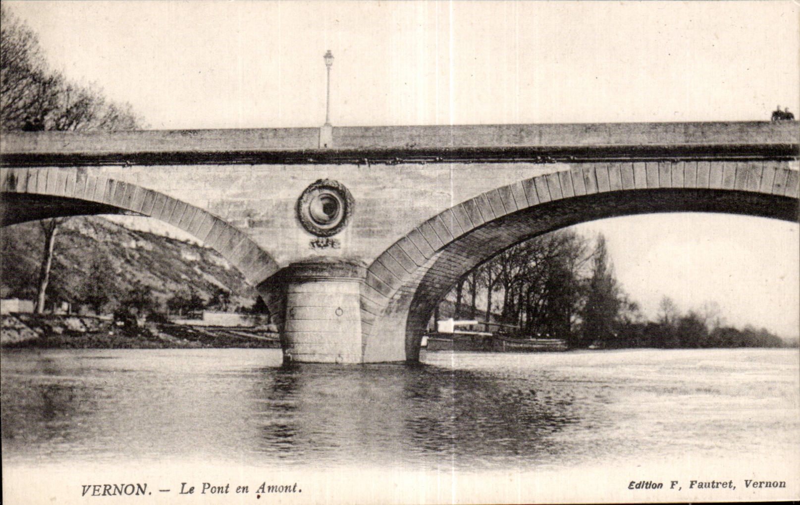 CPA Vernon the bridge upstream