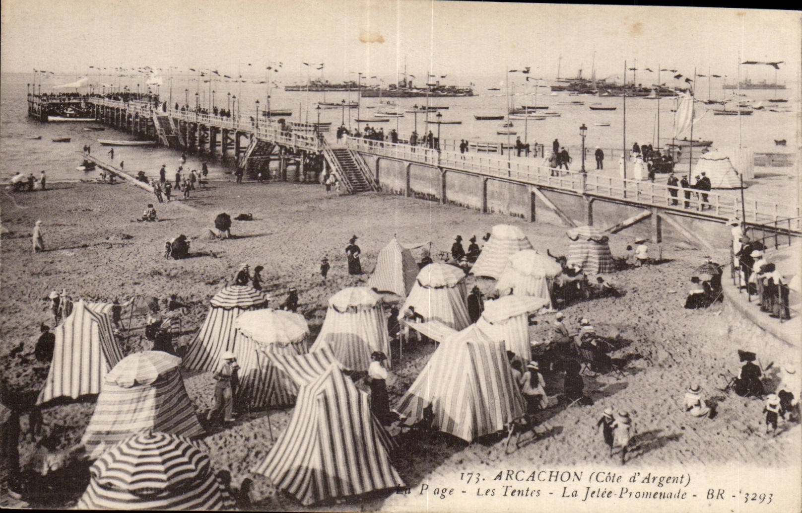 CPA Arcachon La Plage Les Tentes La Jelee Promenade