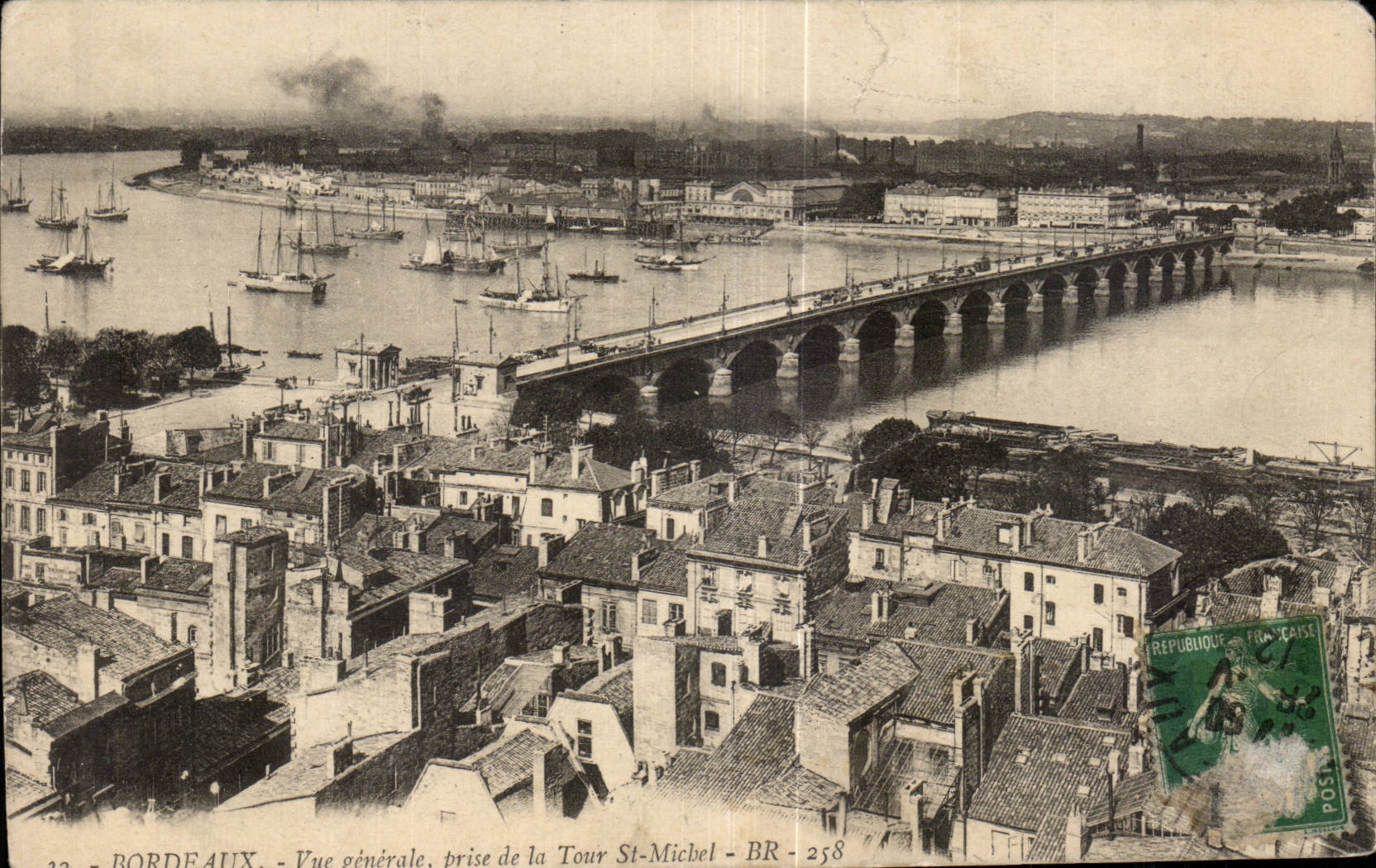 CPA Bordeaux Vue ginirale prise de la Tour St Micbel