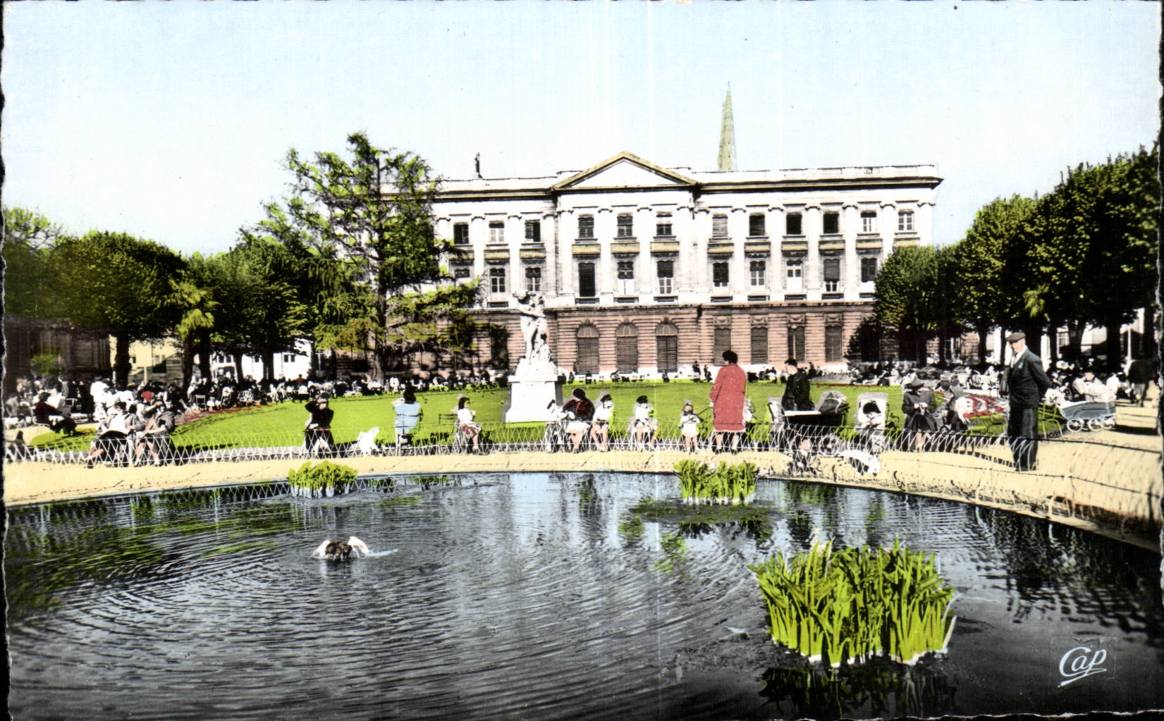 CPA Bordeaux Les Jardins de I Hotel de Ville