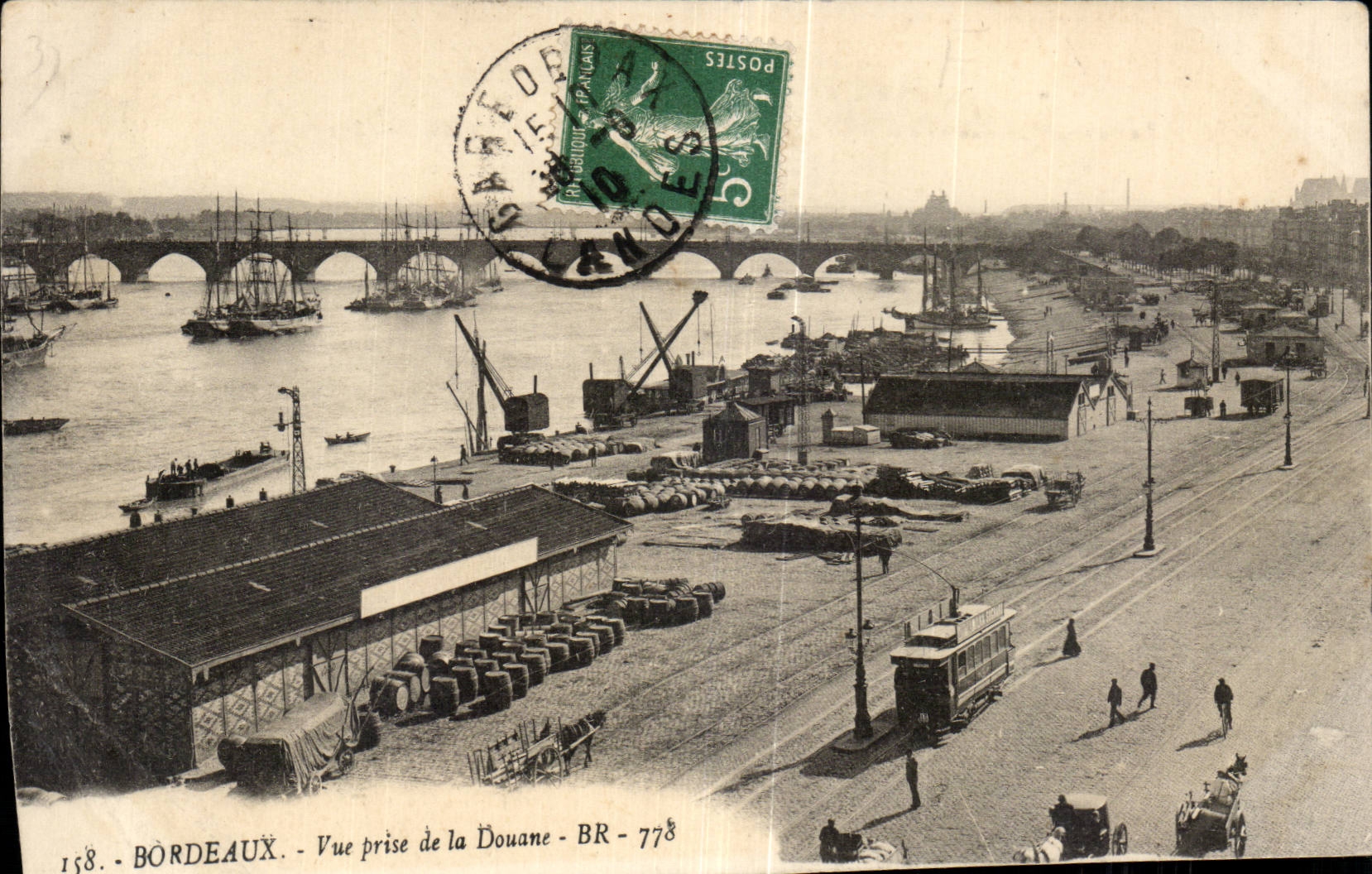 CPA Bordeaux Vue prise de la Douane