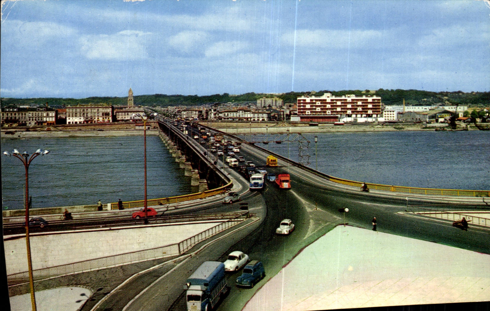 CPA Bordeaux Le Pont sur la Garonne Facade des Quais des Queyries 