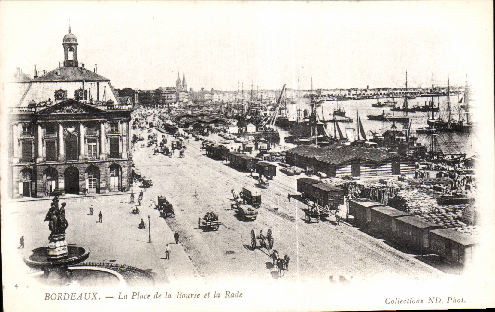 CPA Bordeaux La Place de la Bourse et la Rade
