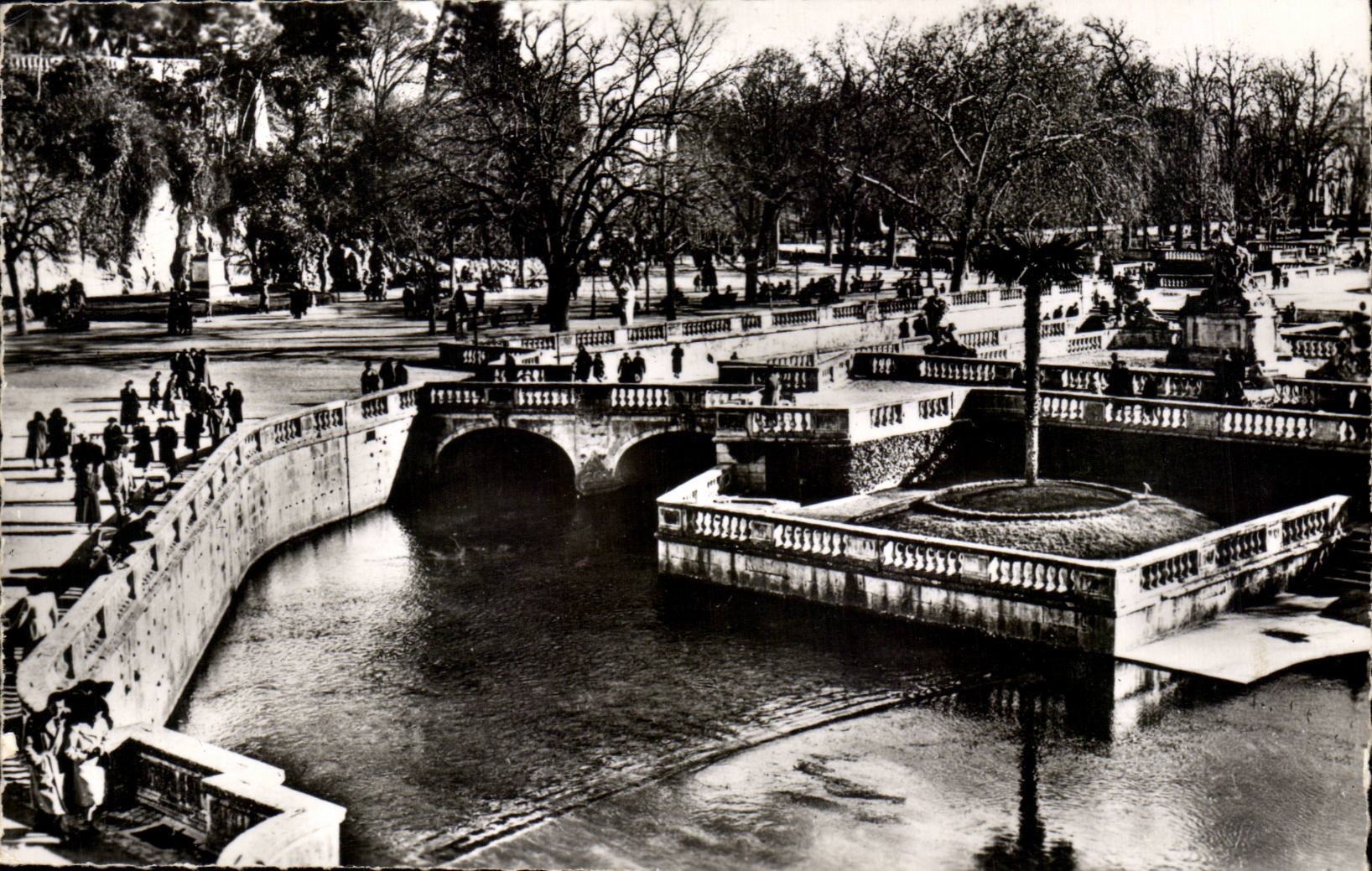CPA Nimes Gard Les Jardins de la Fontaine La Source