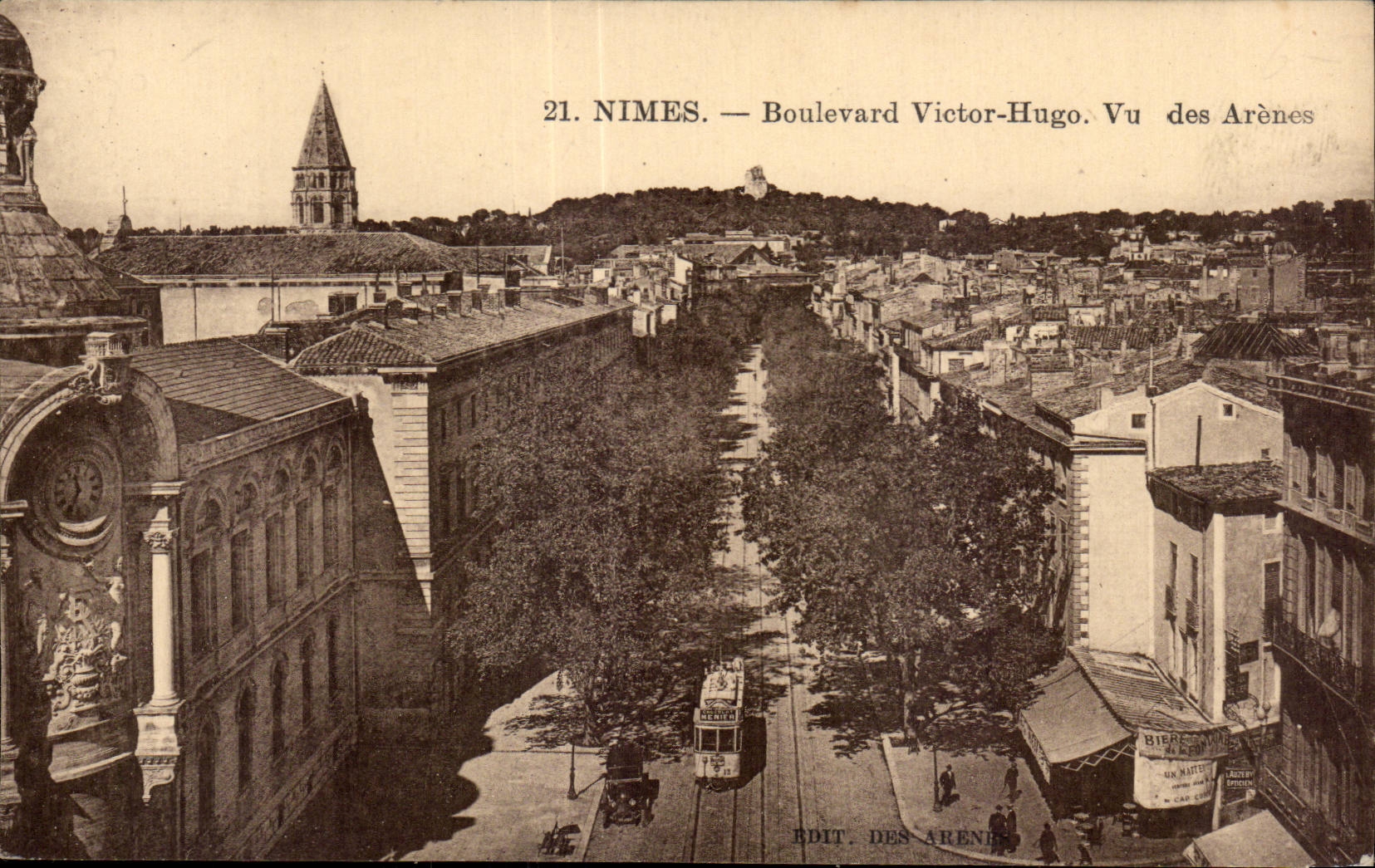 CPA Nimes Boulevard Victor Hugo Vu des Arenes