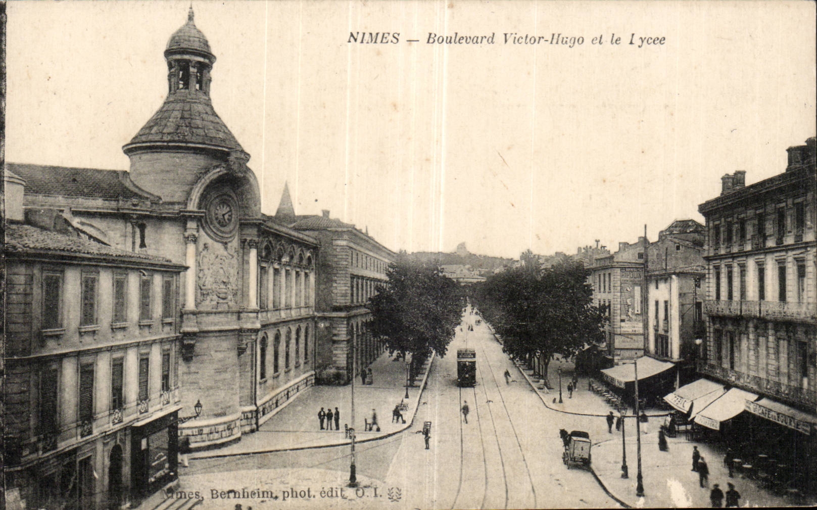 CPA Nimes Boulevard Victor Hugo et le Lycee