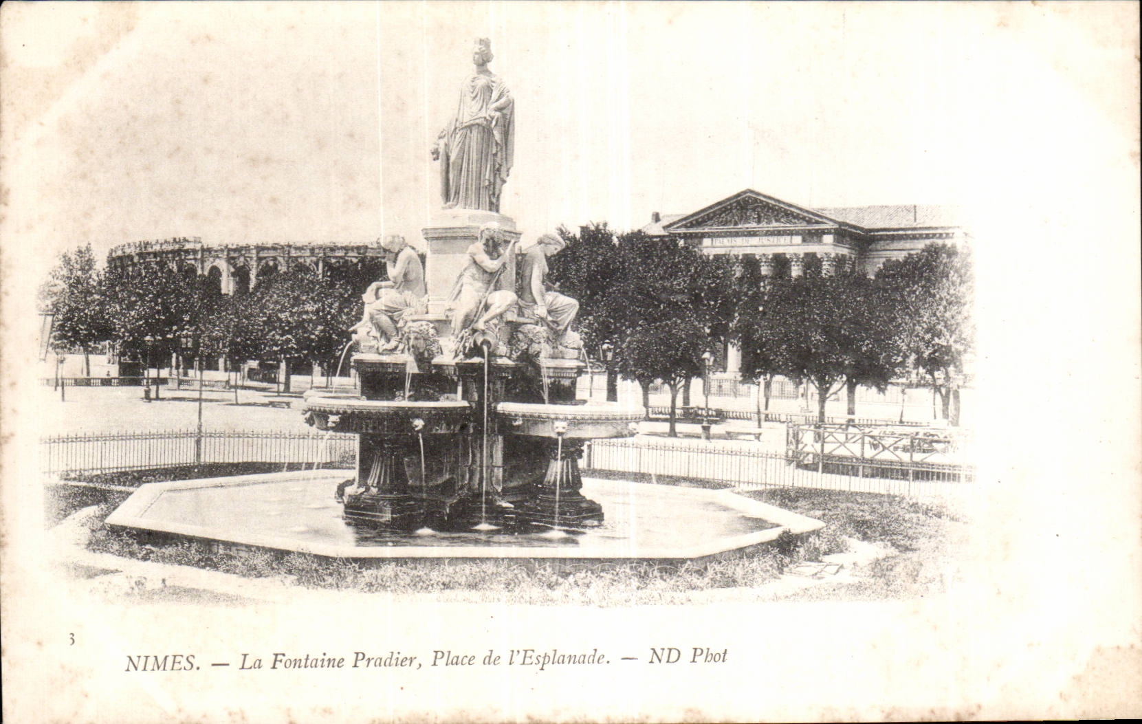 CPA Nimes La Fontaine Pradier Place de I Esplanade