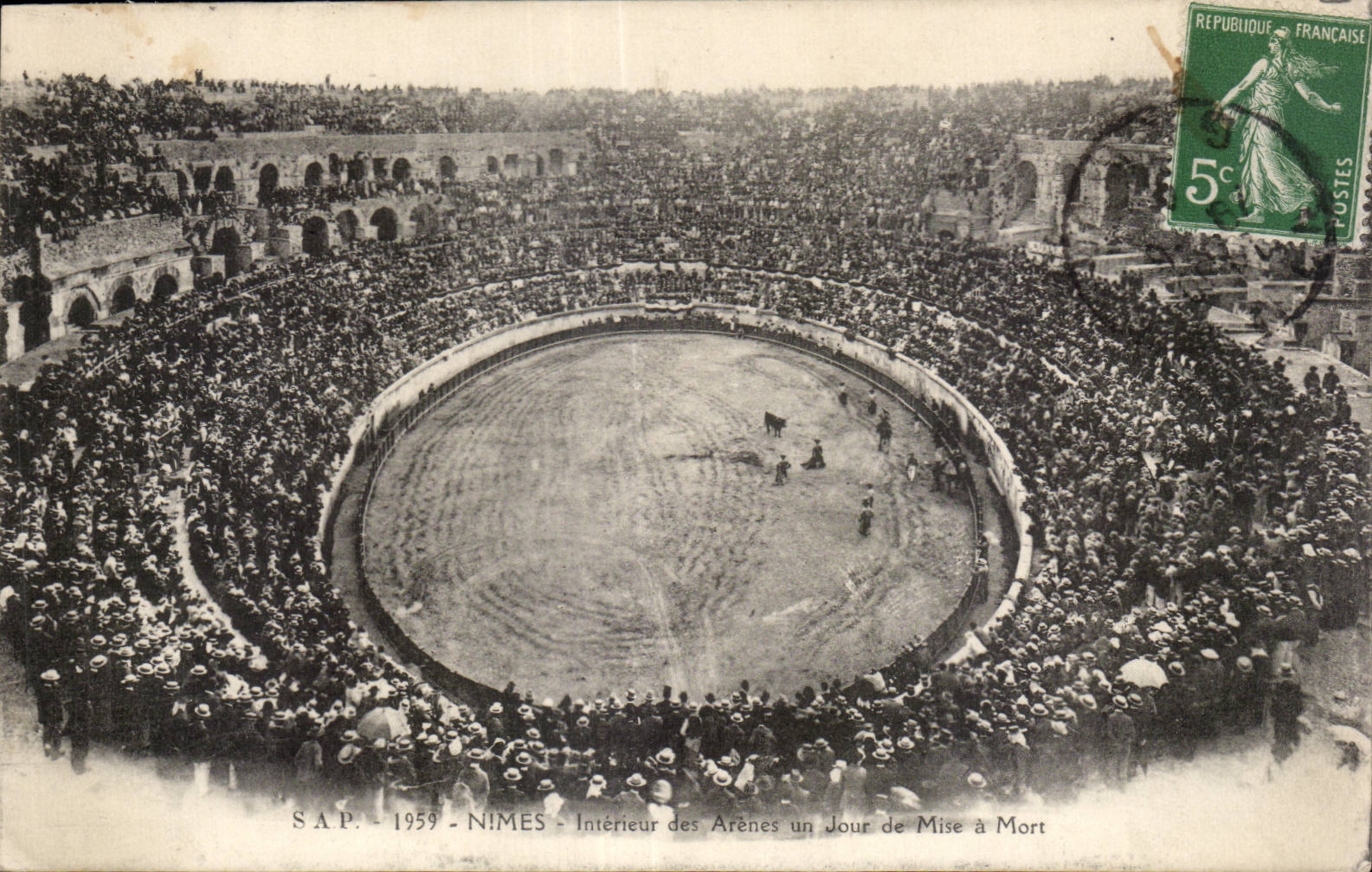 CPA Nimes Interieur des Arenes un Jour de Mise a Mort Corrida Taurerau Bull fight