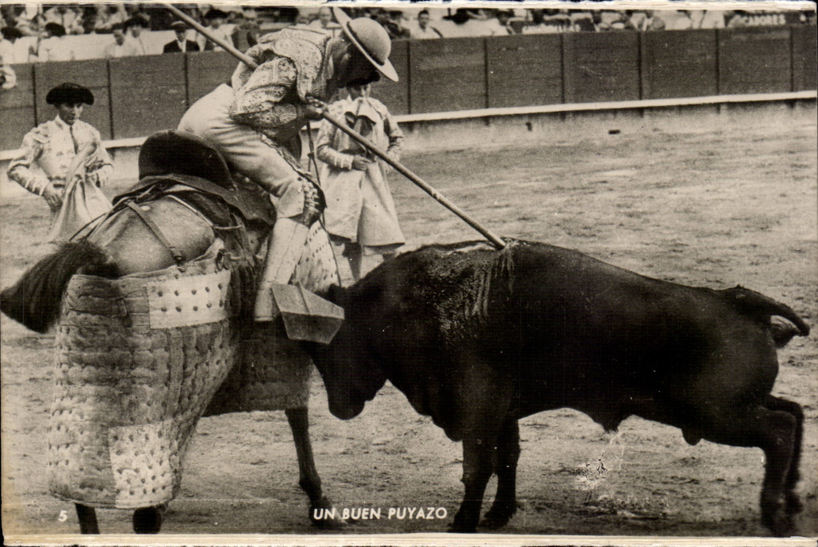 CPA Corrida Un Buen Puyazo