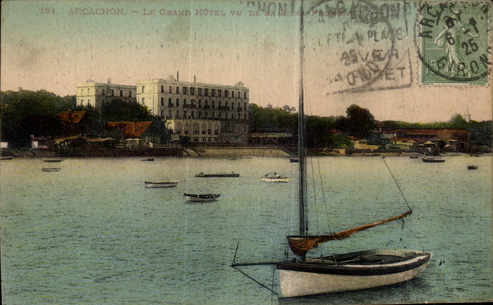 CPA Arcachon Le grand hotel vu de la jetee Bateau