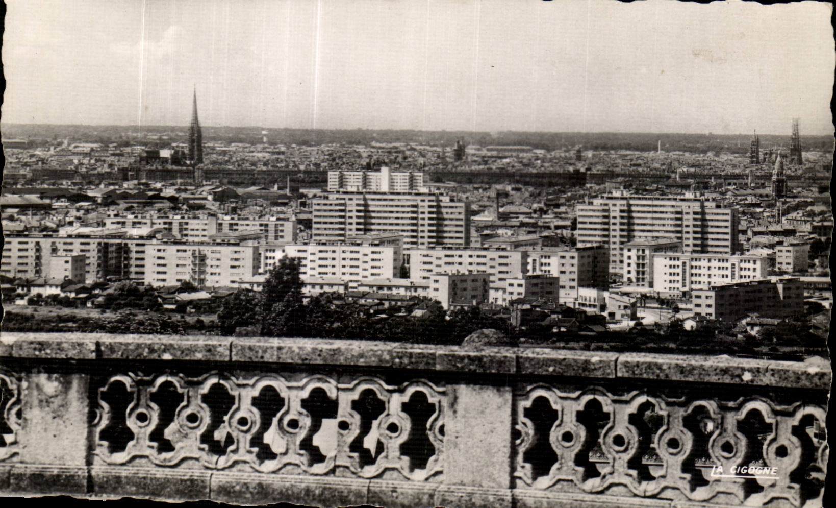 CPSM Bordeaux Vue generale et la cite Pincon 