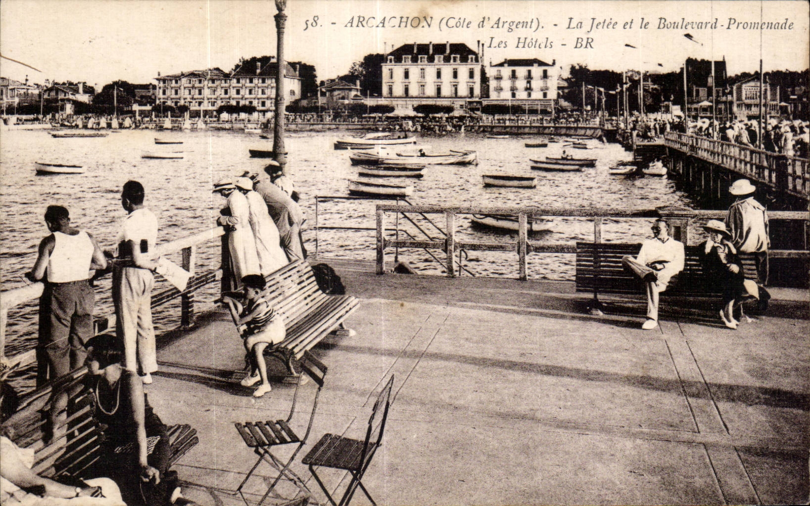 CPA Bordeaux la jetee et le boulevard promenade Les hotels