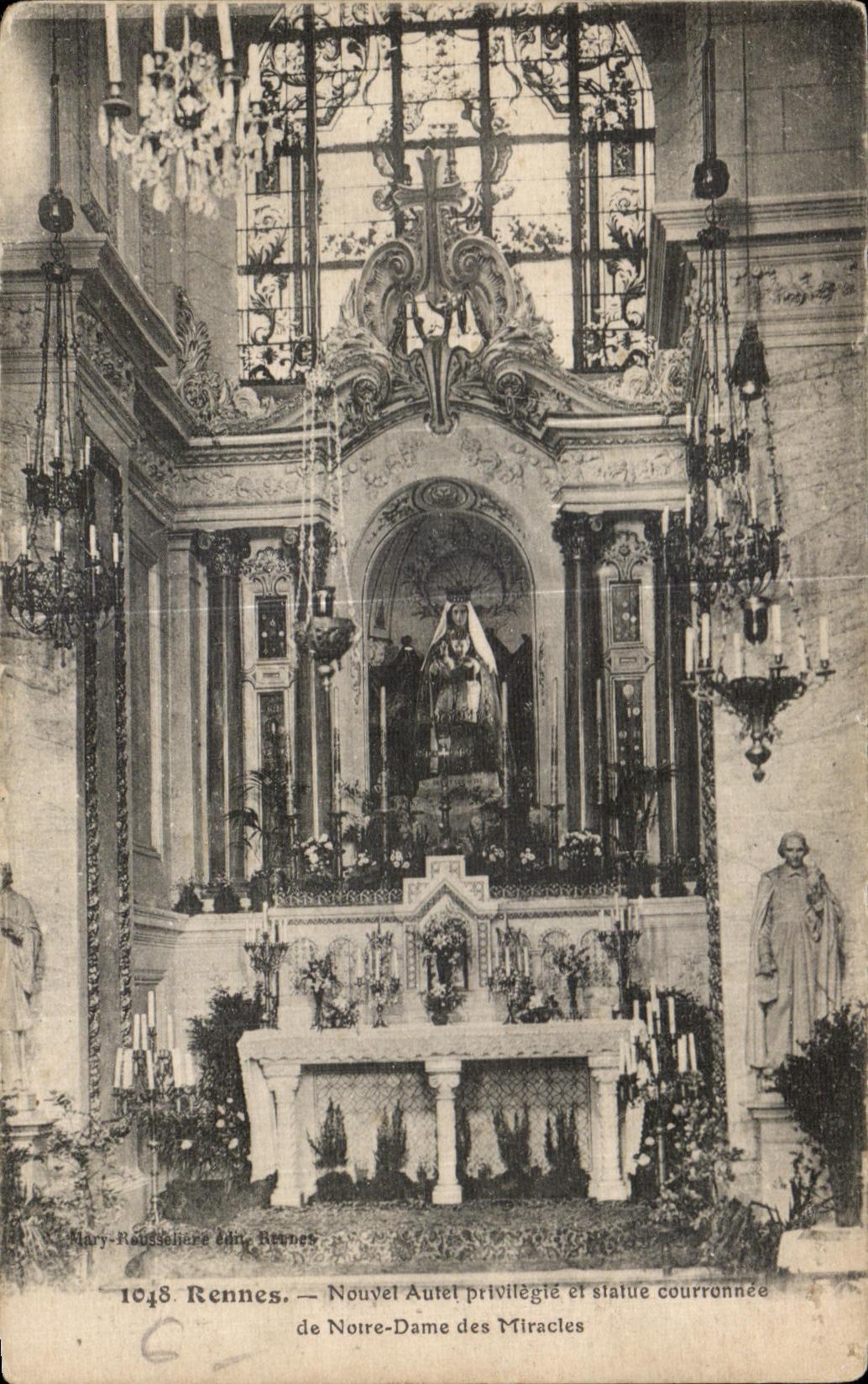 CPA Rennes Nouvel Autel privilegie et statue Courronnee de Norre Dame des Miracles